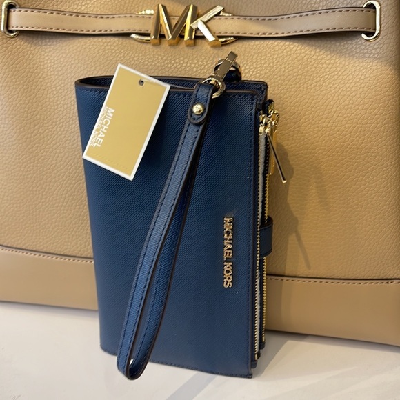 MICHAEL KORS LARGE DOUBLE ZIP WRISTLET WALLET PHONE CASE 
Navy 
NWT - Picture 1 of 16